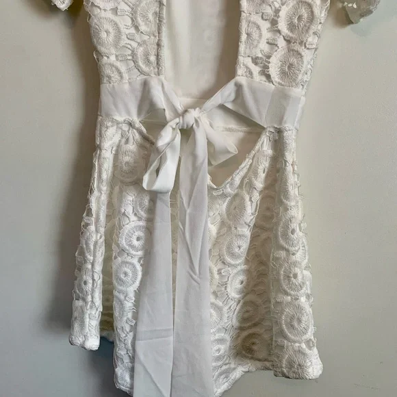 White Lace Romper coastal cowgirl beach chic NWT backless XS Oh My Love Summer - Picture 10 of 13